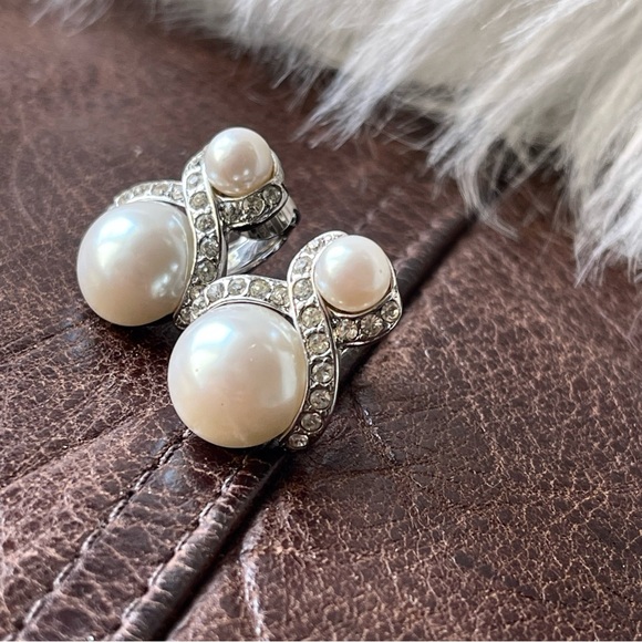 Marvella | Vintage | Faux Pearl Crystal Silver Tone Clip On Earrings - Picture 7 of 14